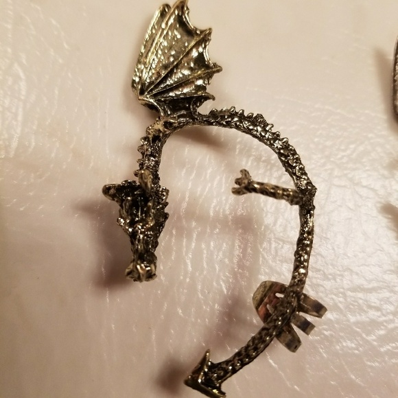 Flying Dragon Ear Cuff - Picture 4 of 6